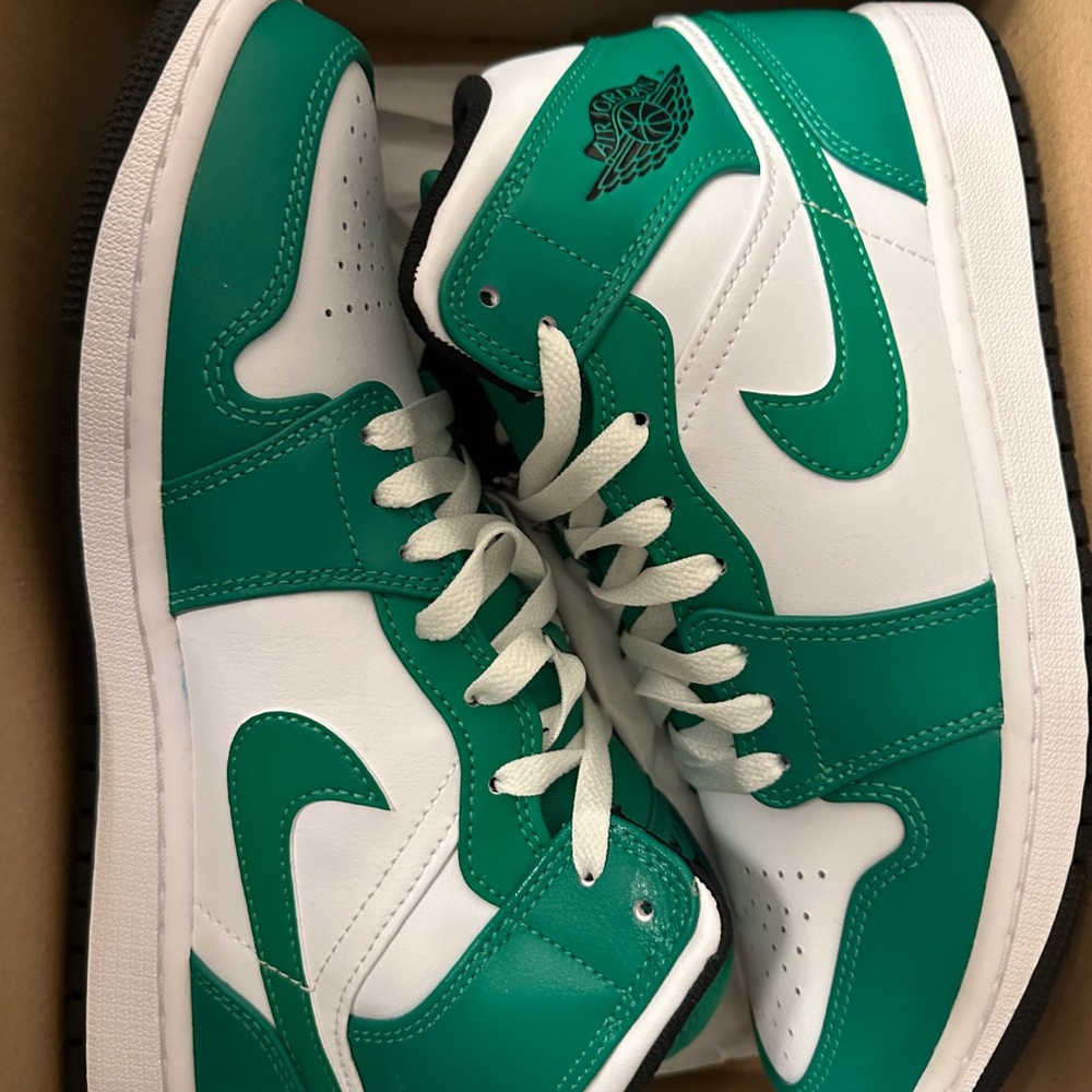 Jordan 1 Mid Lucky Strike Green